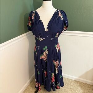 Trashy Diva by Candice Gwinn Navy Floral Crinkle Midi Dress – Size 18